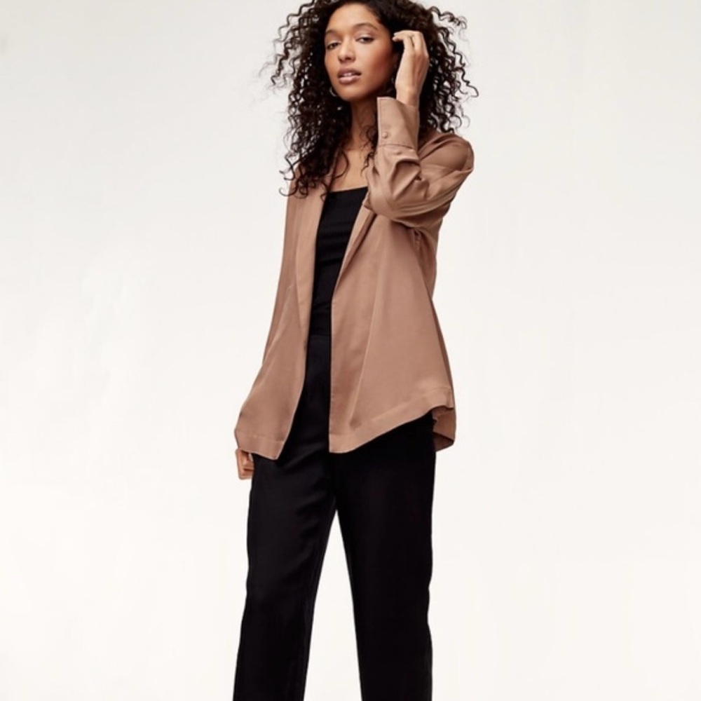 Aritzia -Wilfred- -Oriane Blazer w/tie -Nutmeg -NWT-
Sz S-Pockets-Stunning ! 😍